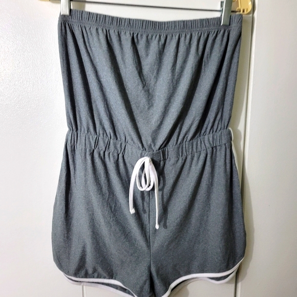 NWOT. Grey retro style one piece short set. - Picture 5 of 5